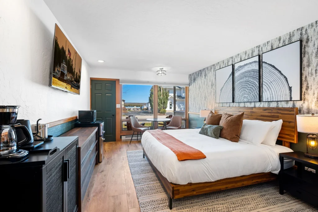 Spruce and Shore Motel Single King Dog Friendly Motel
